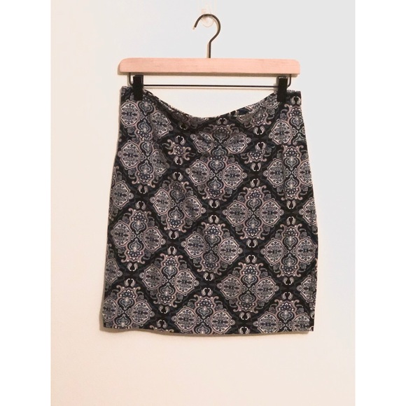 Patterned Charlotte Russe Skirt - Picture 1 of 3